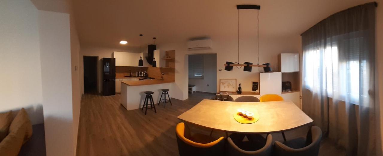 Vela Grota Apartment Rijeka Bagian luar foto